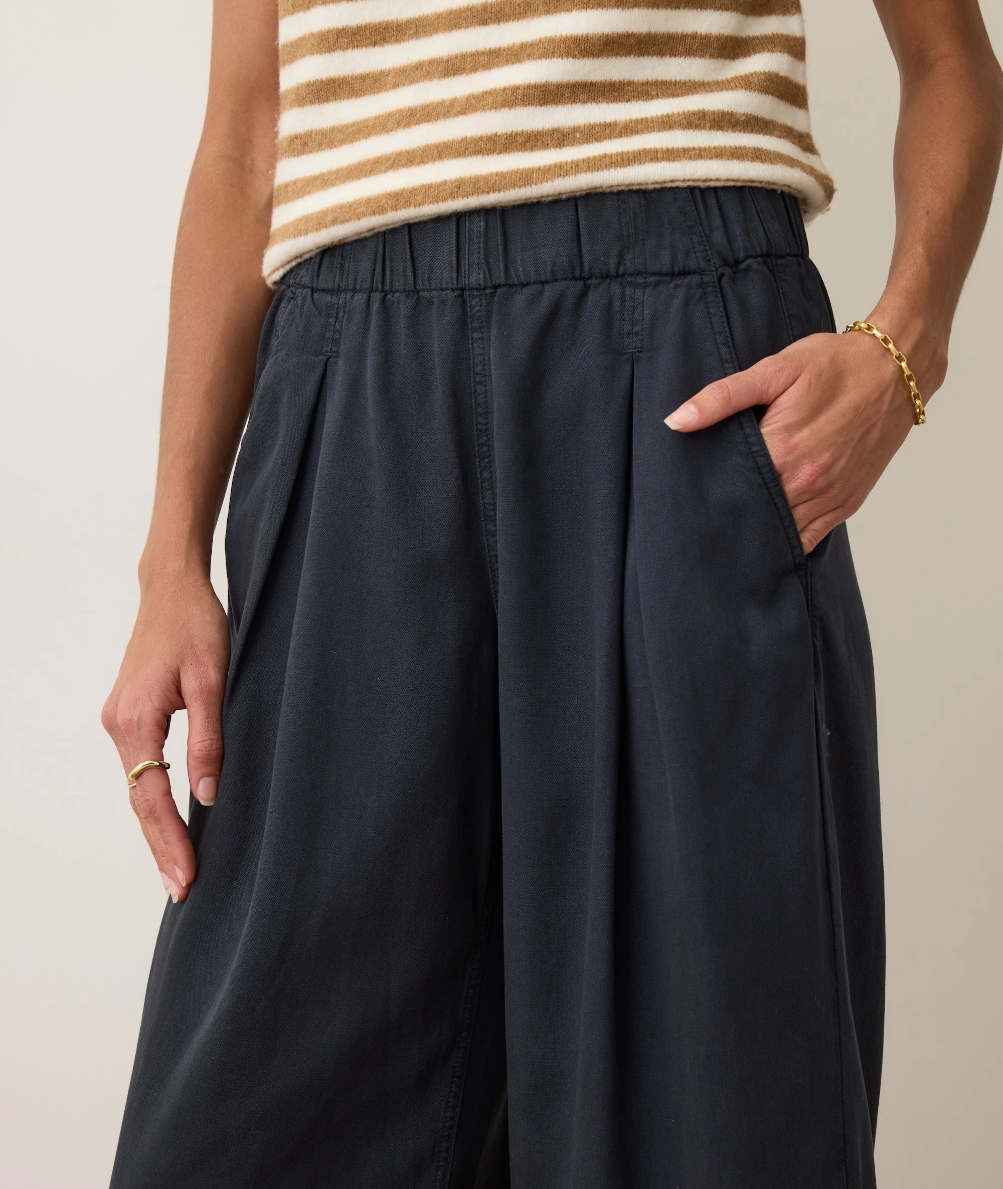Allison Pleated Wide Leg Trouser - Image 9