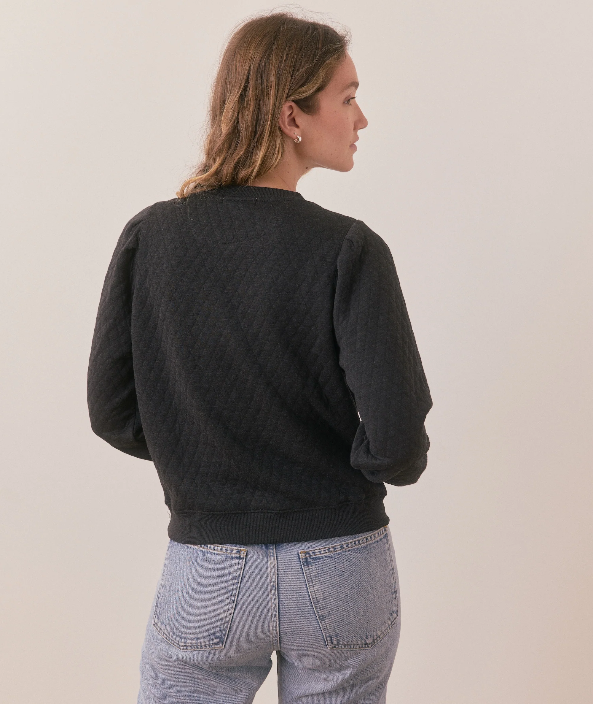 Women's Corbet Quilted Puff Sleeve Crewneck in Charcoal - Image 5